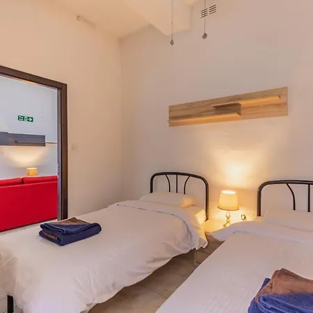 Apartment In Three Cities Near Valletta Ferry アパート Cospicua