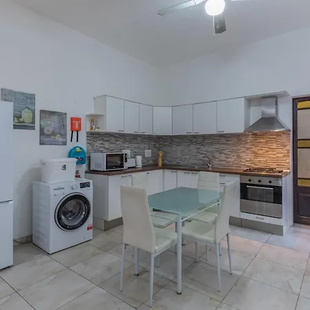 Bormla - Comfortable Two Bedroom * Cospicua