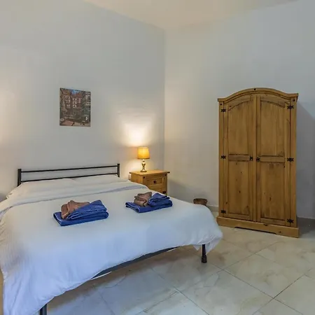 Bormla - Comfortable Two Bedroom Cospicua