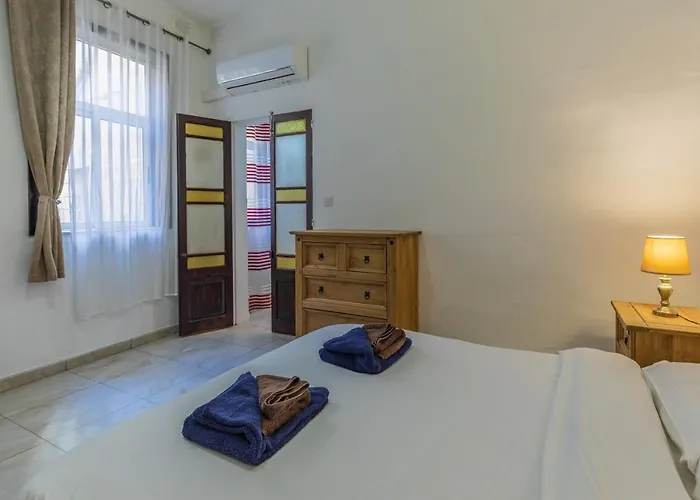 Apartment In Three Cities Near Valletta Ferry דירה *